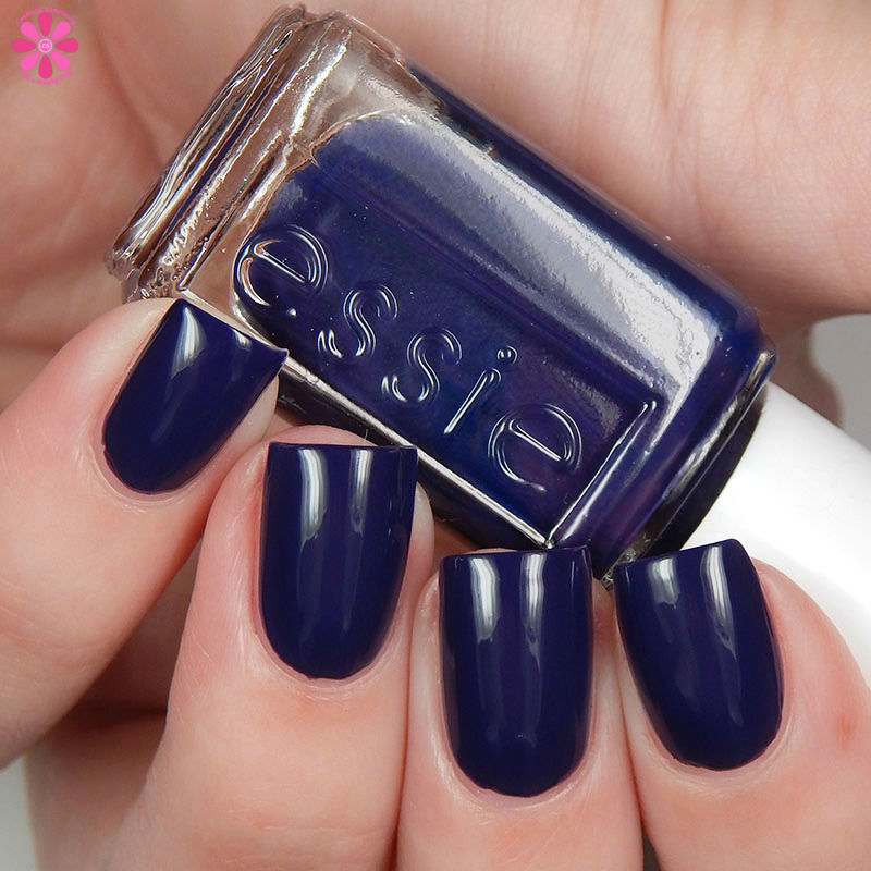 Essie Holiday 2016 Mini Nail Polish Kit Review & Giveaway