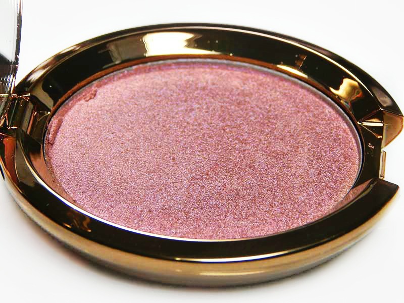 becca light chaser highlighter amethyst flashes geode