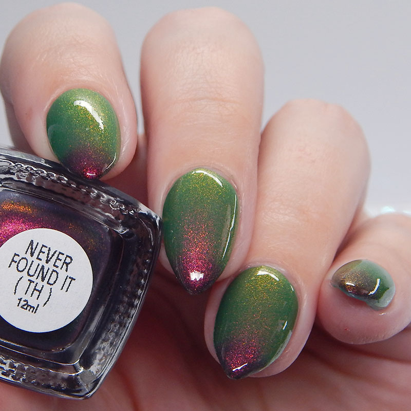 Green thermal nail polish by Emily de Molly